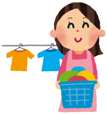 洗濯をして、洗濯物を干す女性。