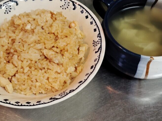 チキンライス。スープ。