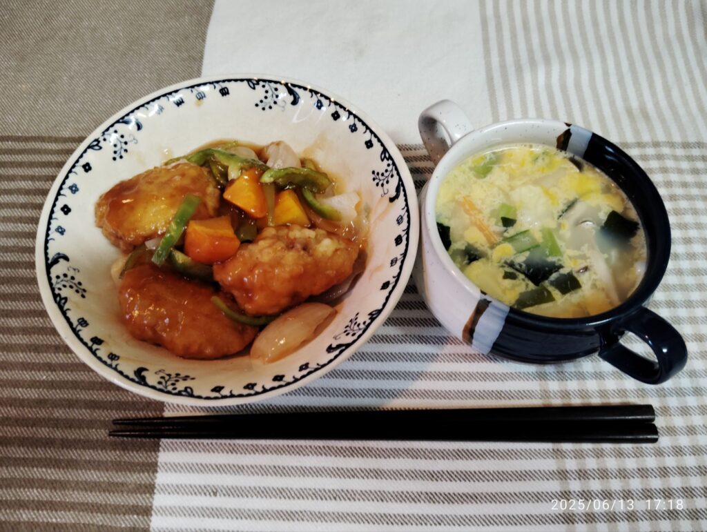 酢鶏。たまごと野菜のスープ(しめじ入り)。