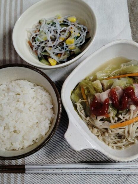 ごはん。ロールキャベツ。春雨サラダ。