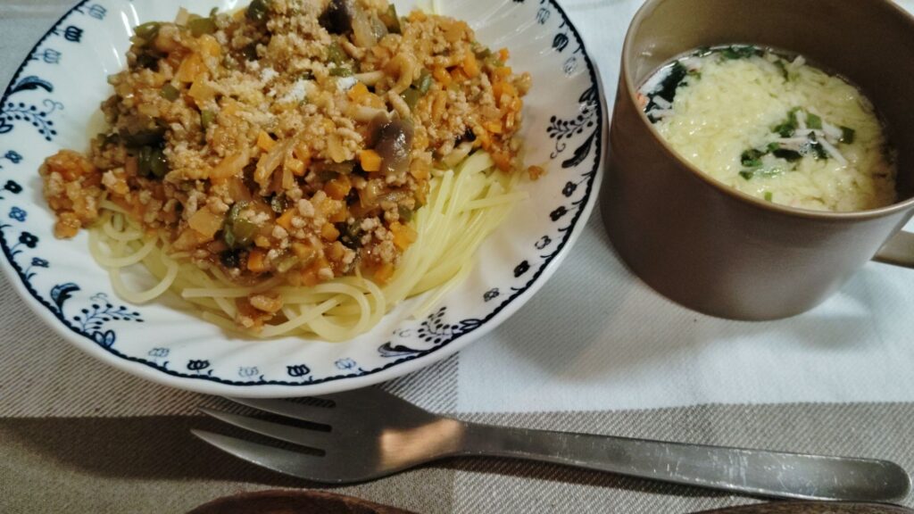 ミートスパゲッティ。たまごスープ。