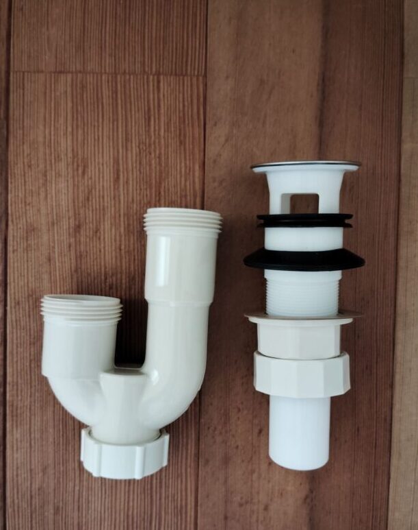 新しく購入した排水管。