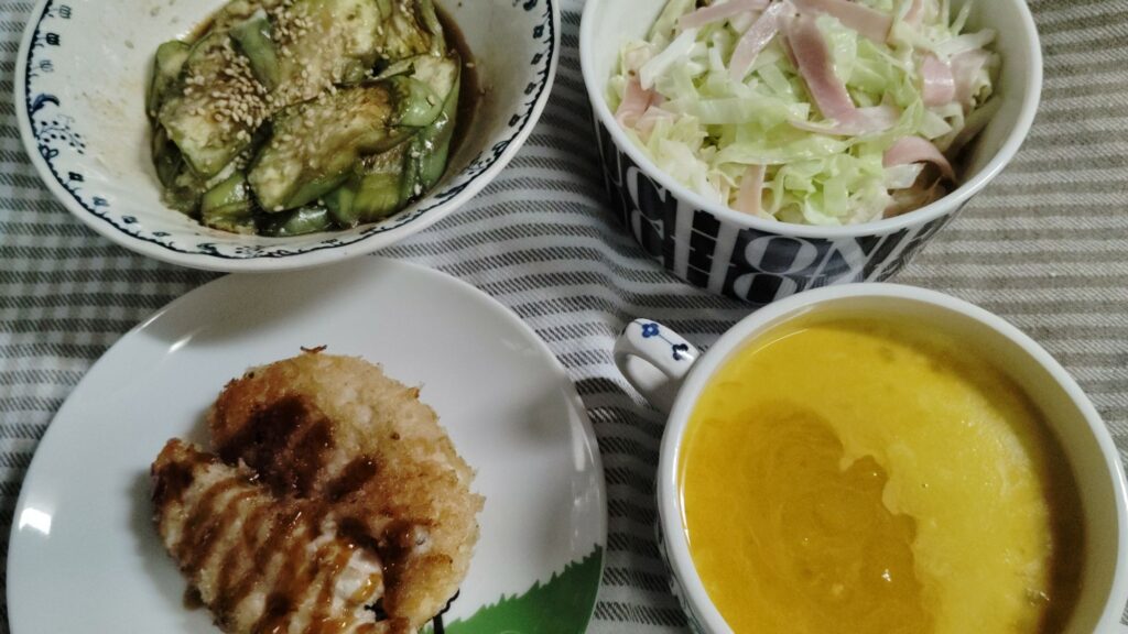 ささみフライ。かぼちゃスープ。炒めナスのタレ絡め。キャベツとハムのマヨ和え。