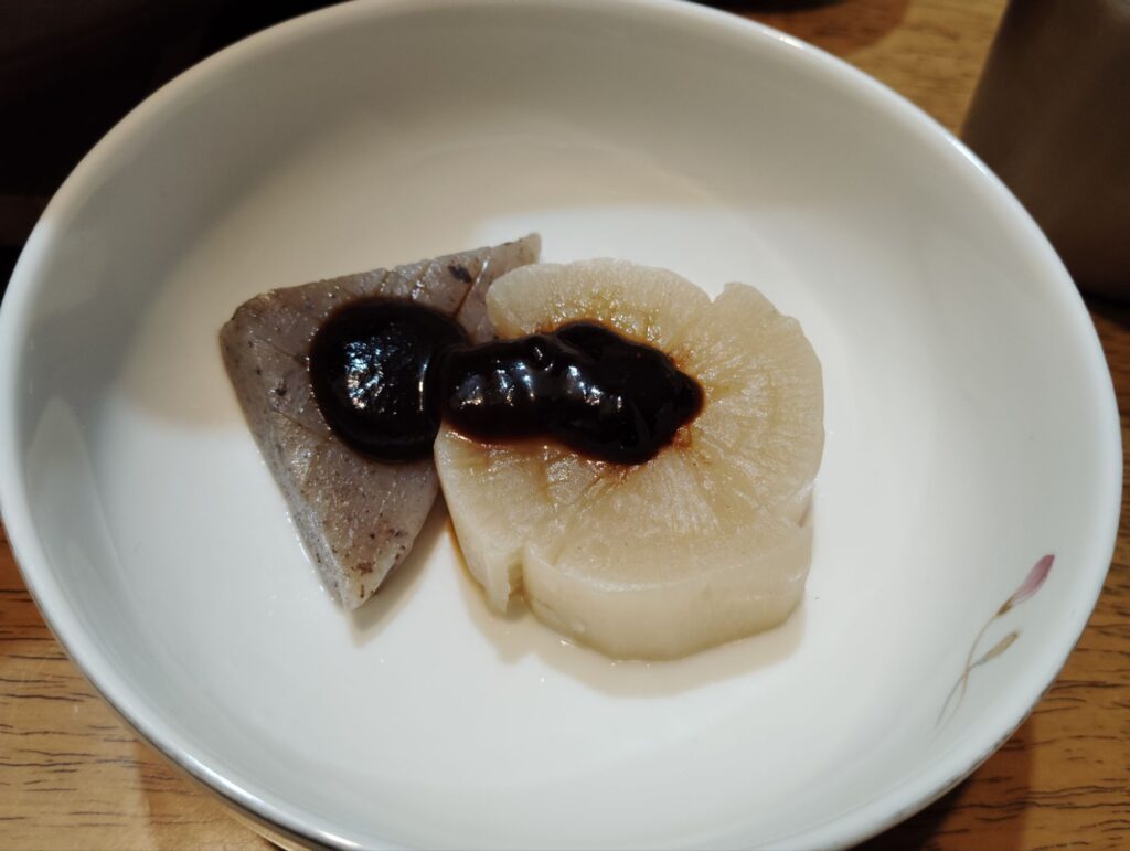 こんにゃく、大根、みそだれ。