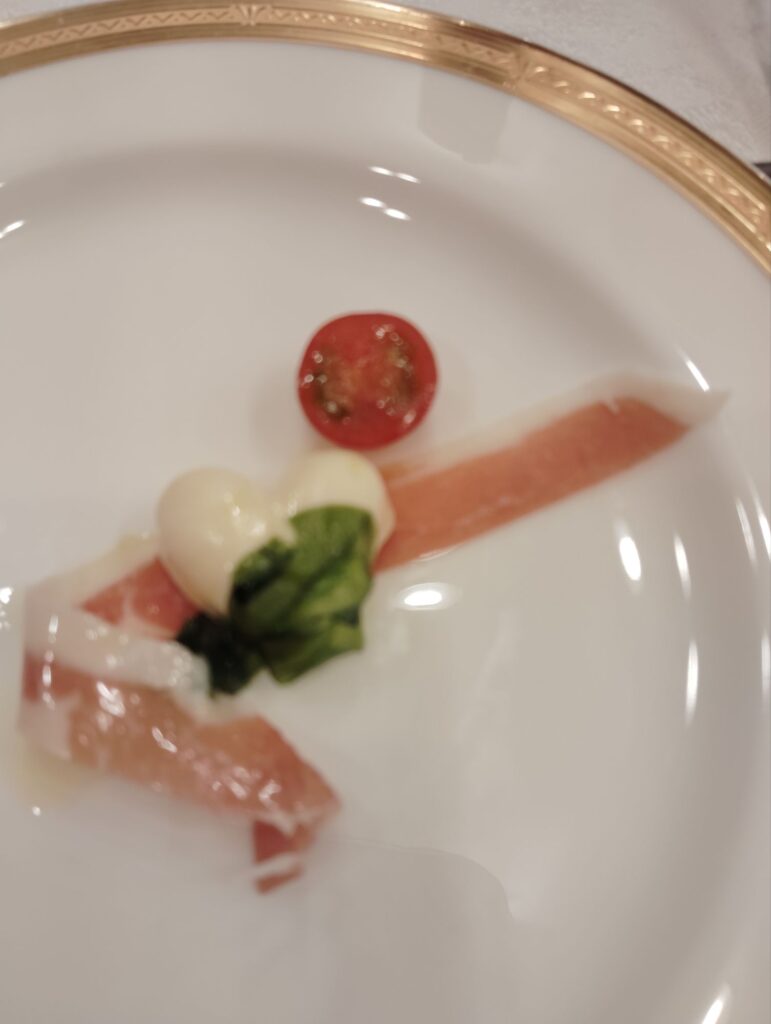 生ハムのカプレーゼ風