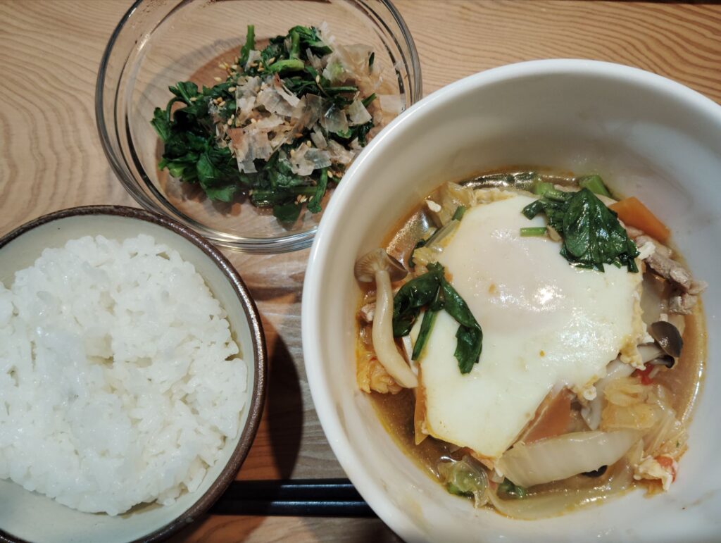 ご飯。スンドゥブ。菊名のおひたし。