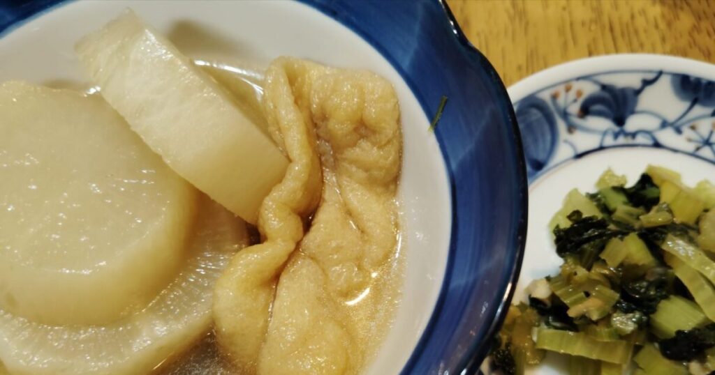 大根とあげの煮物。セロリの葉のごま油炒め。