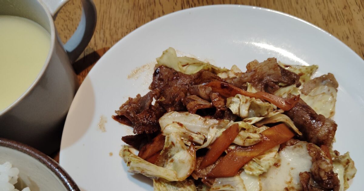 ご飯。豚肉とキャベツの回鍋肉風みそ炒め。コーンスープ。