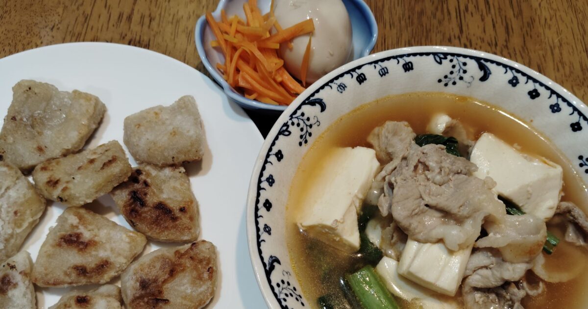 豆腐チゲスープ。たけのこの唐揚げ。味付け卵。人参ラぺ。