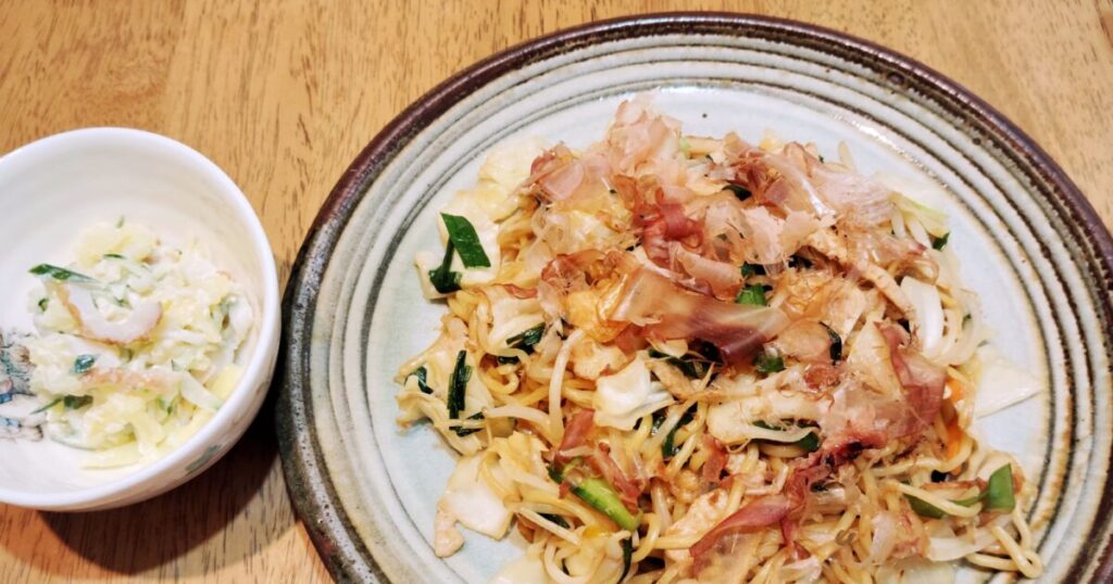 焼きそば　じゃが芋・胡瓜・竹輪のマヨネーズ和え