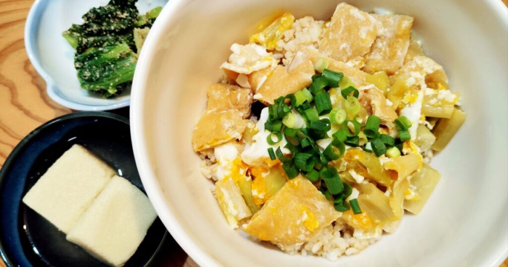 油揚げの卵とじ丼