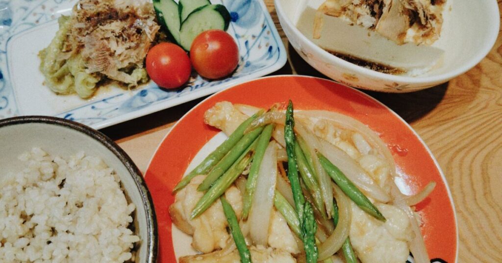 玄米ご飯 ササミとアスパラ炒め 冷奴 焼きナス きゅうり ミニトマト
