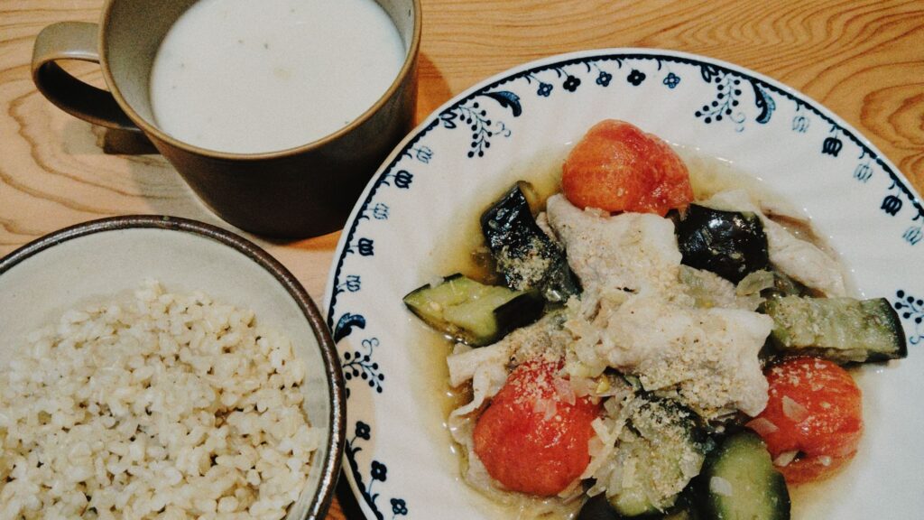 なすとトマトのつけだれ 玄米ご飯 即席ポタージュスープ