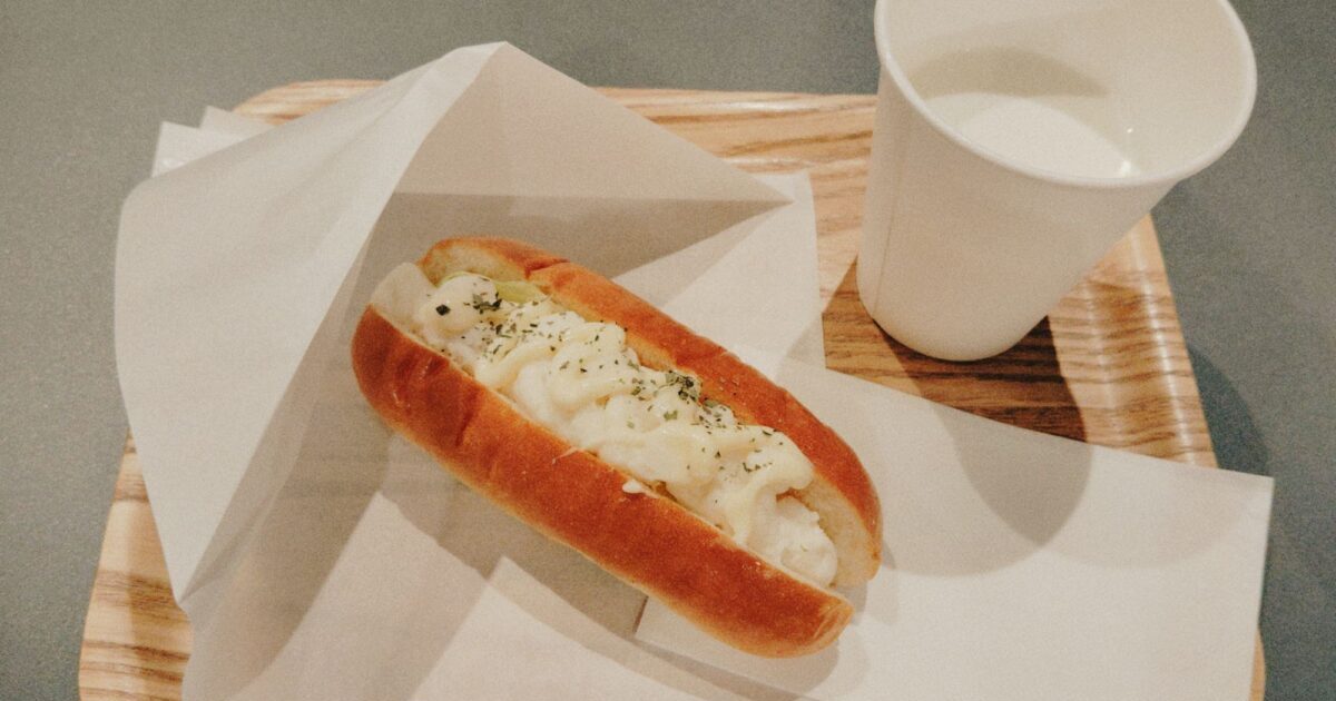 モーニング400円（ポテトサラダサンド・牧場牛乳）