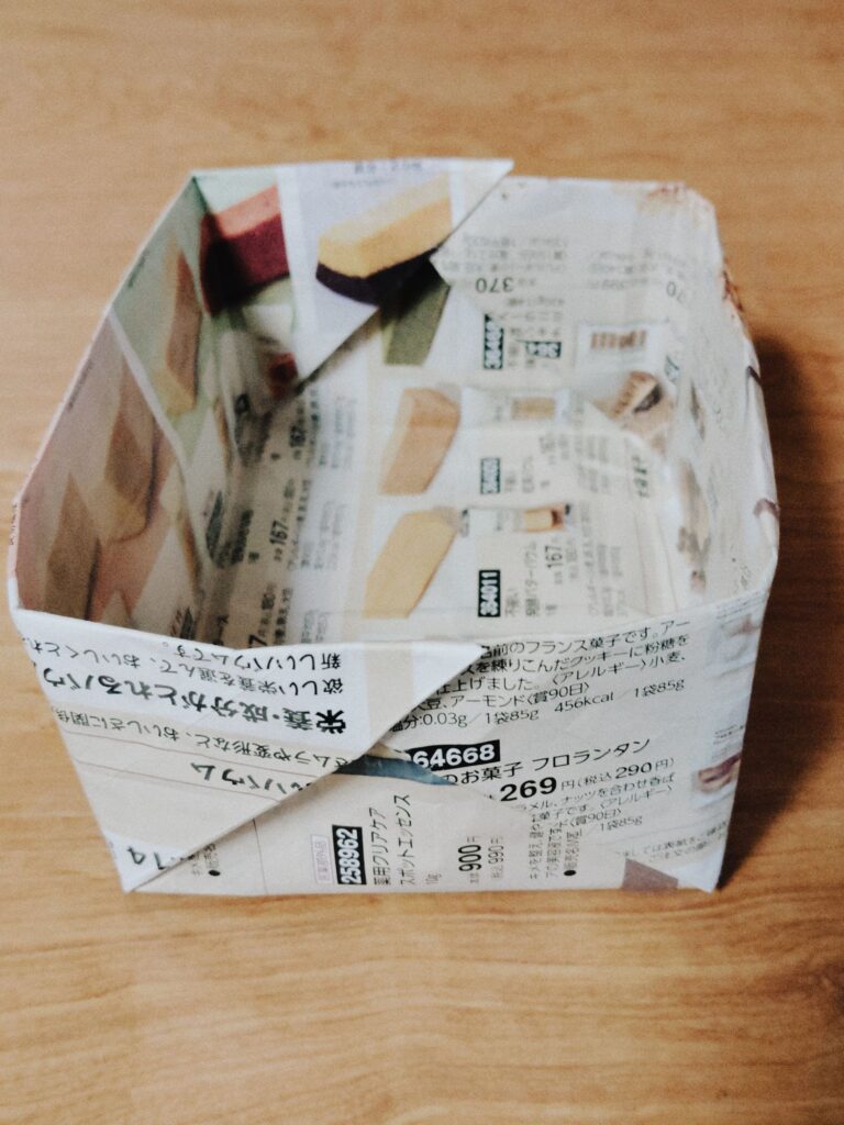 チラシで折った箱