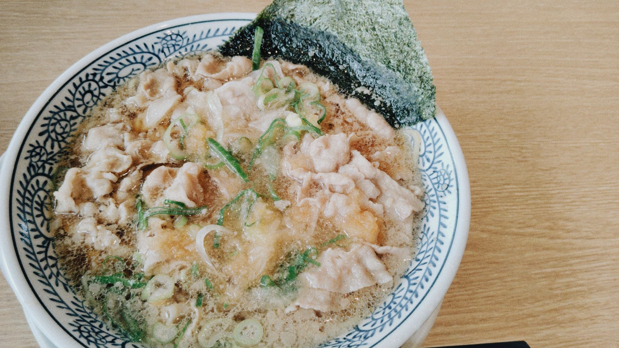 丸源ラーメン店の肉そば