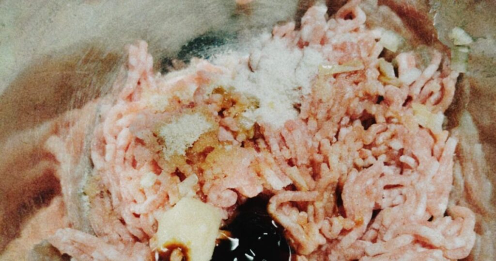 豚ひき肉と調味料