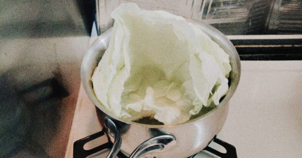 キャベツを茹でる