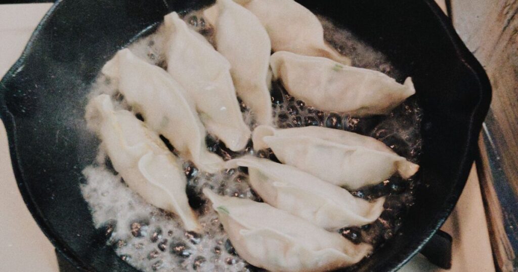 お湯を入れたスキレット